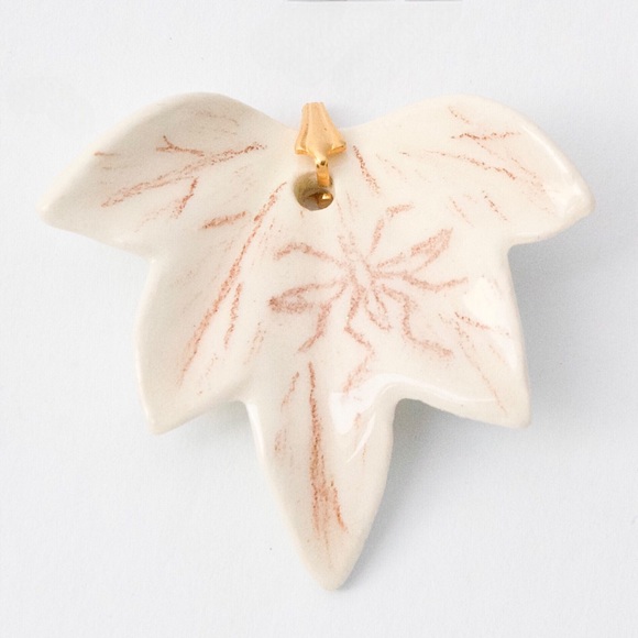 Vintage Helen Yonsky Ceramic Leaf with Grasshopper Necklace Pendant 1980s - Picture 3 of 5